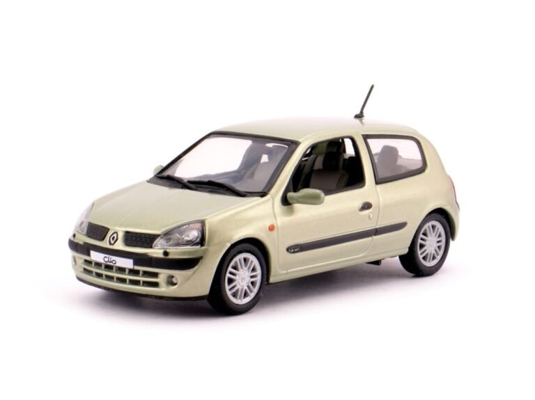 Renault Clio II phase 2 2001 by Universal Hobbies, 1/43 scale diecast model car