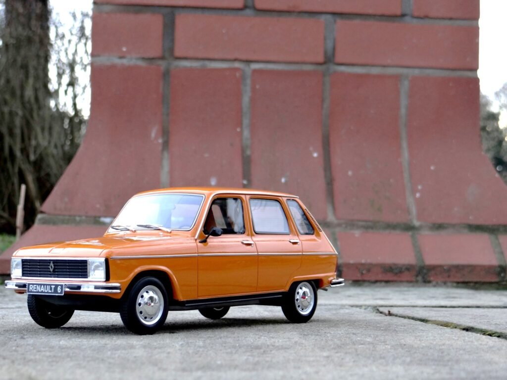 Renault 6 TL 1:18 scale model car by Otto