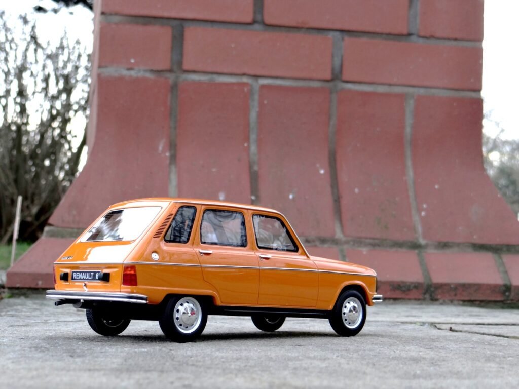 Renault 6 TL 1:18 scale model car by Otto