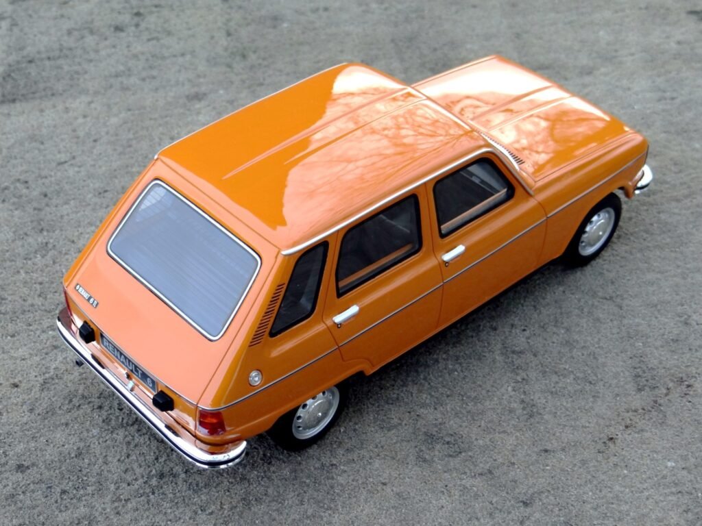 Renault 6 1:18 scale model car by Otto
