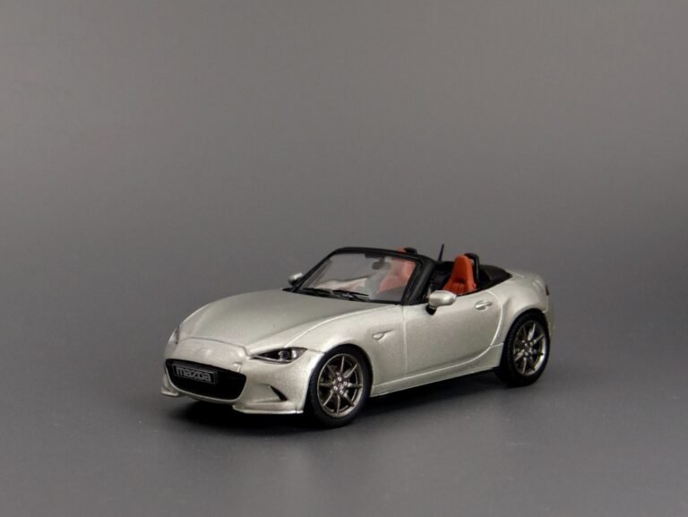 Mazda MX-5 Roadster 2019 IXO diecast model car in 1/43 scale