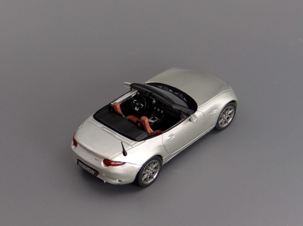 Mazda MX-5 Roadster 2019 IXO diecast model car in 1:43 scale