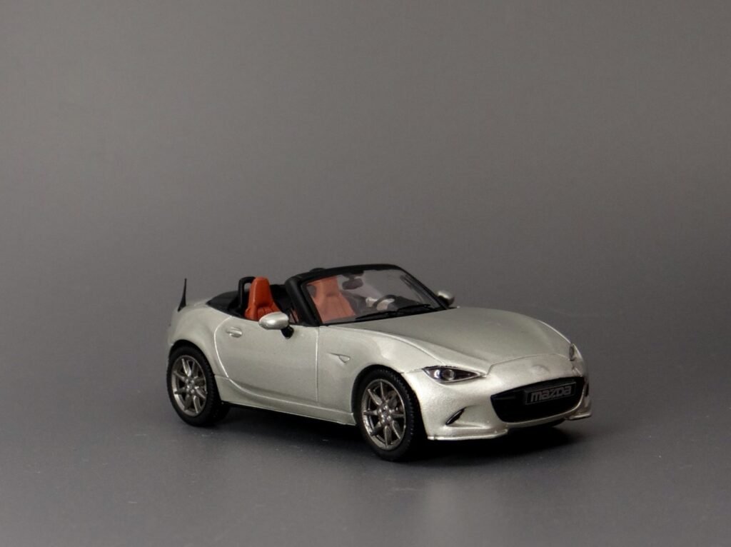 Mazda MX-5 Roadster 2019 IXO diecast model car in 1:43 scale