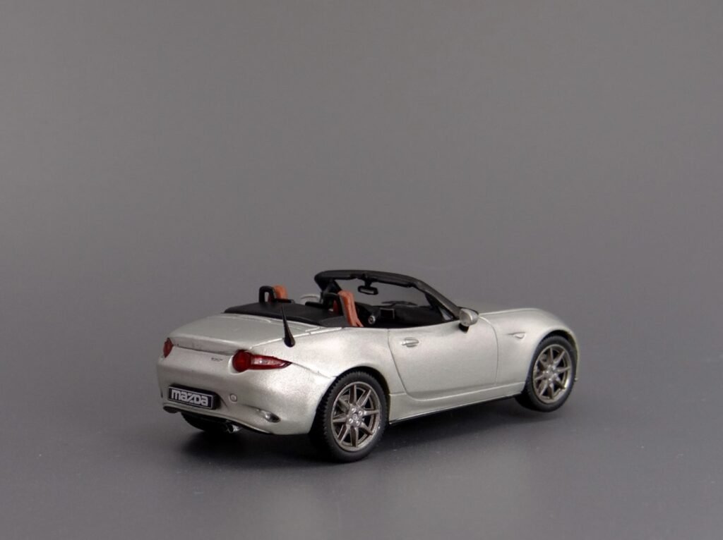 Mazda MX-5 Roadster 2019 IXO diecast model car in 1:43 scale