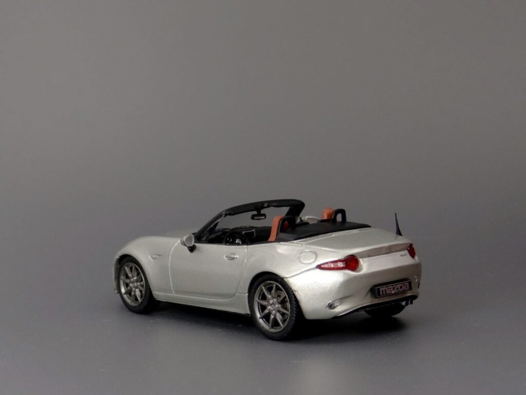 Mazda MX-5 Roadster 2019 IXO diecast model car in 1:43 scale