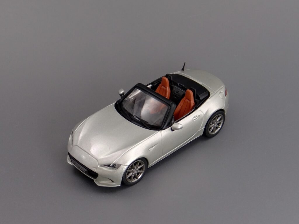 Mazda MX-5 Roadster 2019 IXO diecast model car in 1:43 scale