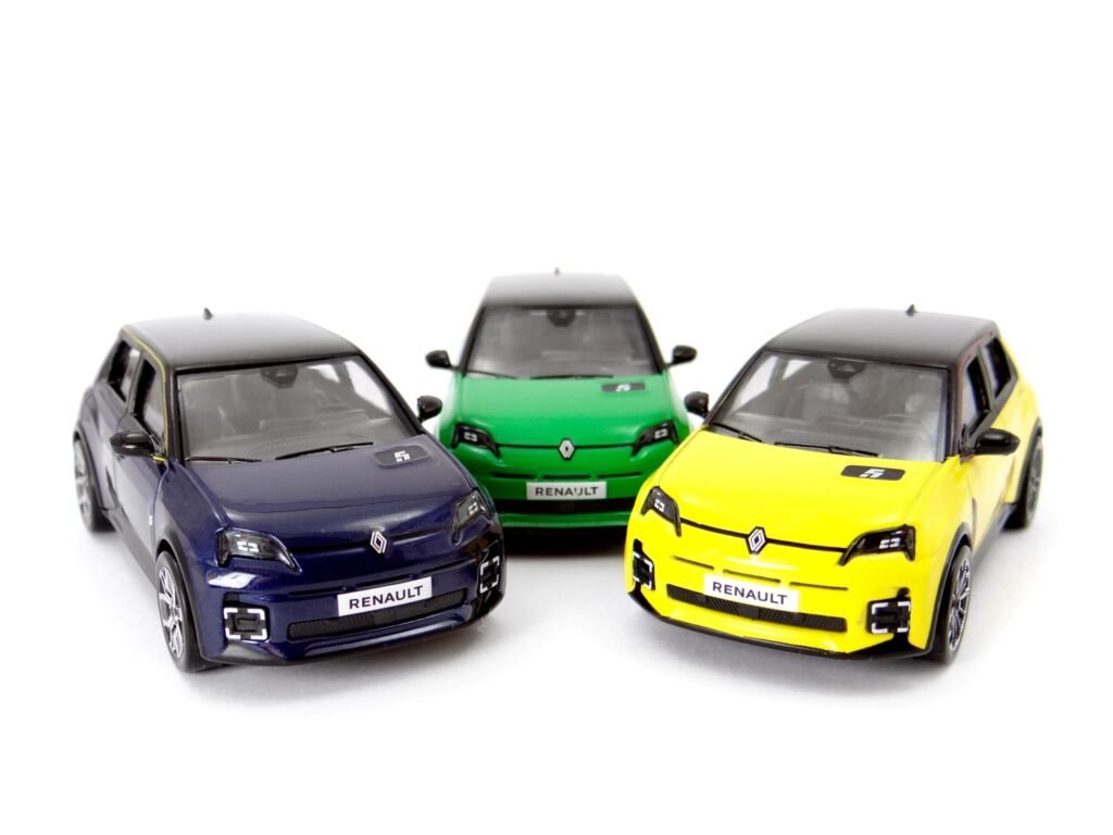 Three Renault 5-ETechs by Norev, front view 