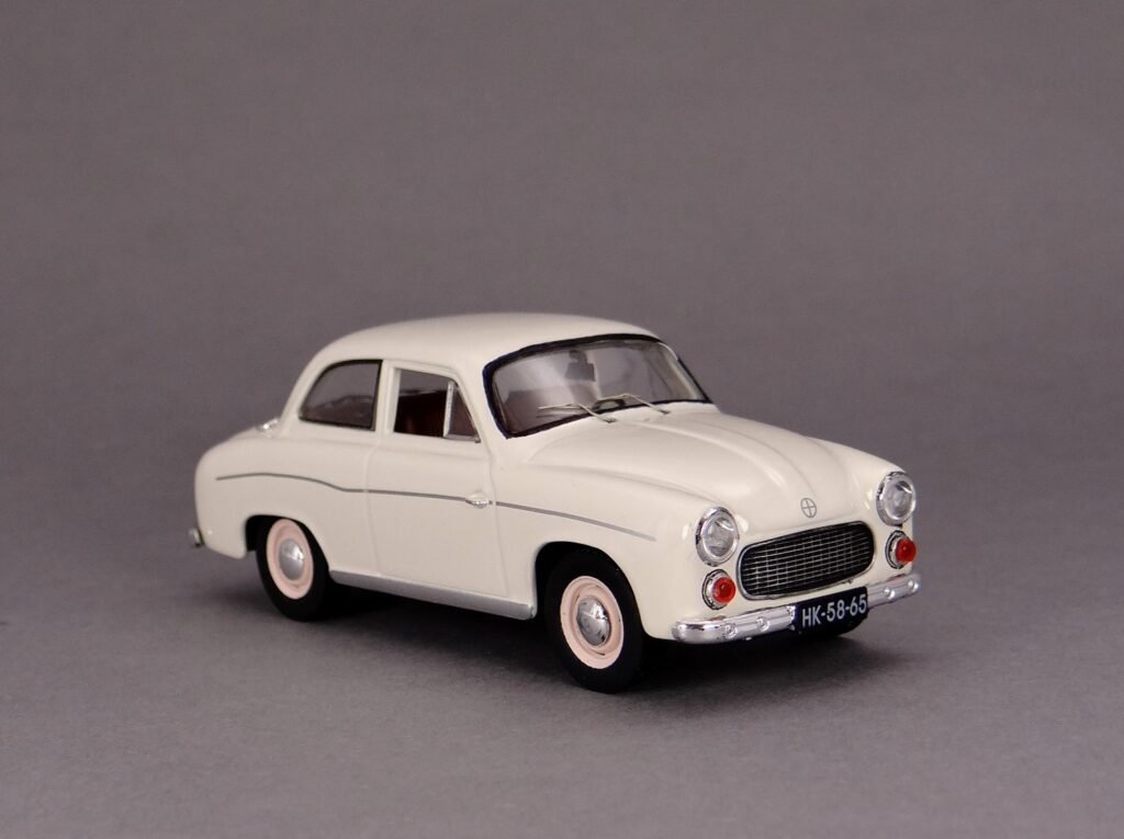 FSO Syrena 104 diecast model car front and side view