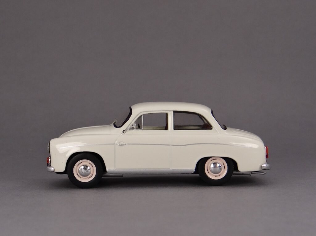 FSO Syrena 104 diecast model car side view