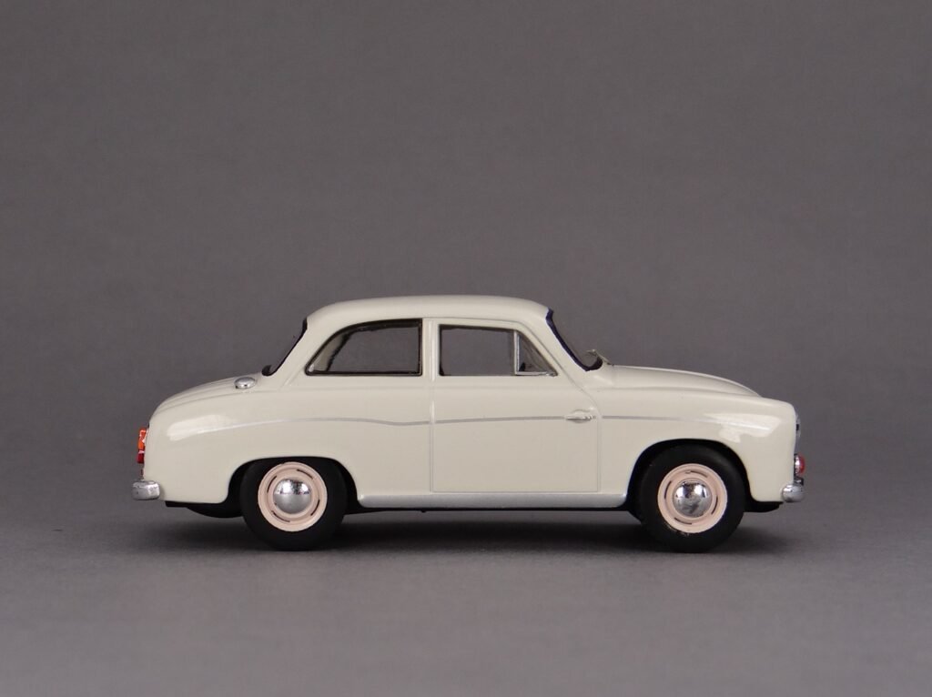 FSO Syrena 104 diecast model car side view