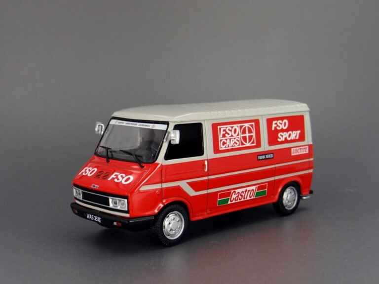 Fiat 242 FSO Sport Rally Service diecast model car