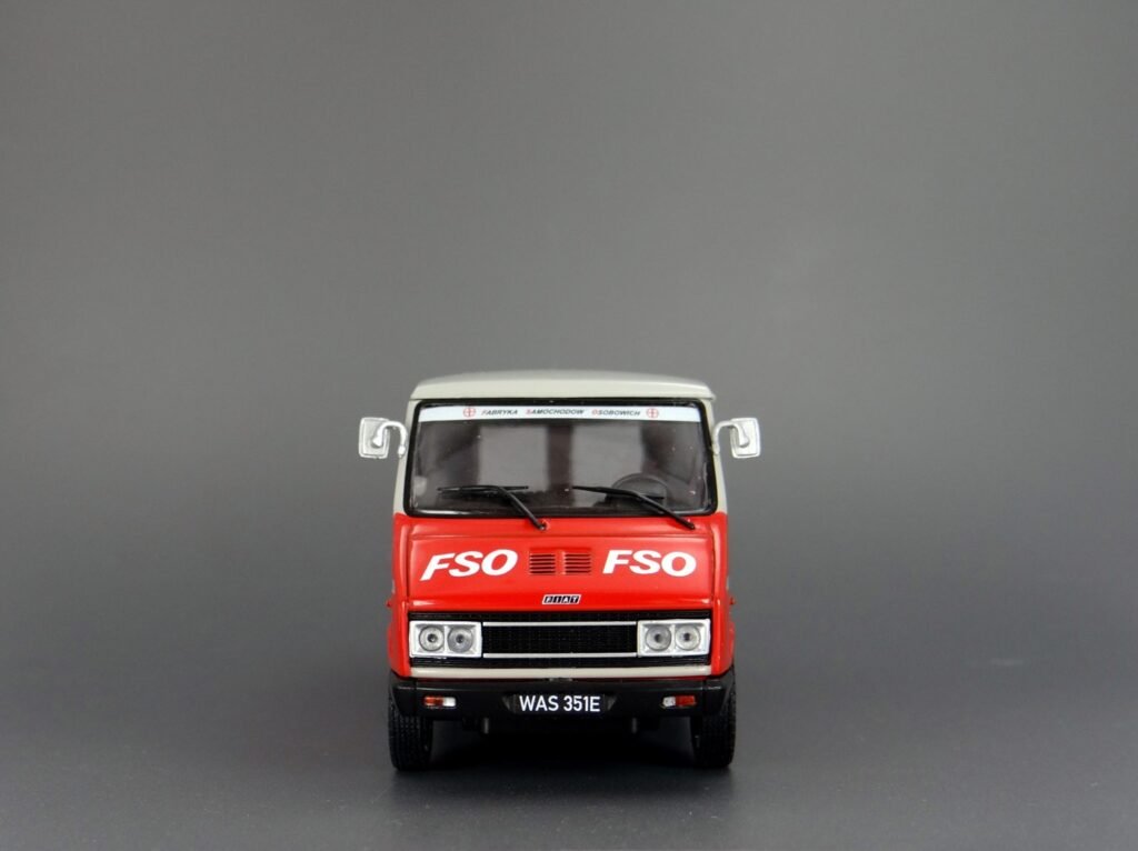 Fiat 242 FSO Sport Rally Service diecast model car