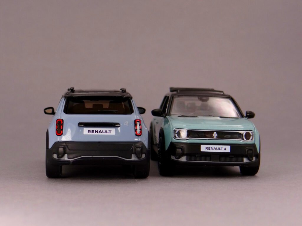 Renault 4 E-Tech 2025 Norev diecast model cars in 1/43 scale