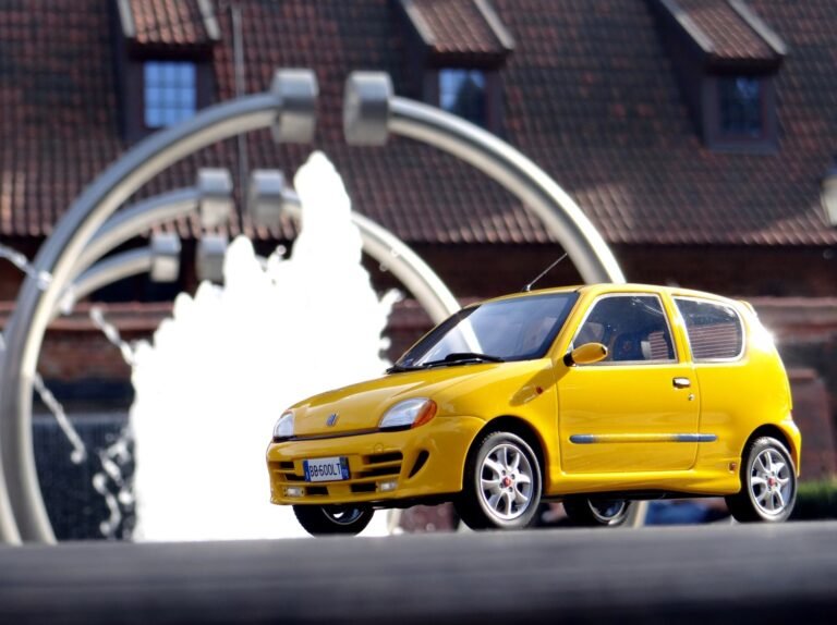 Fiat Seicento Sporting Abarth Laudoracing Models. 1/18 scale resin model car.