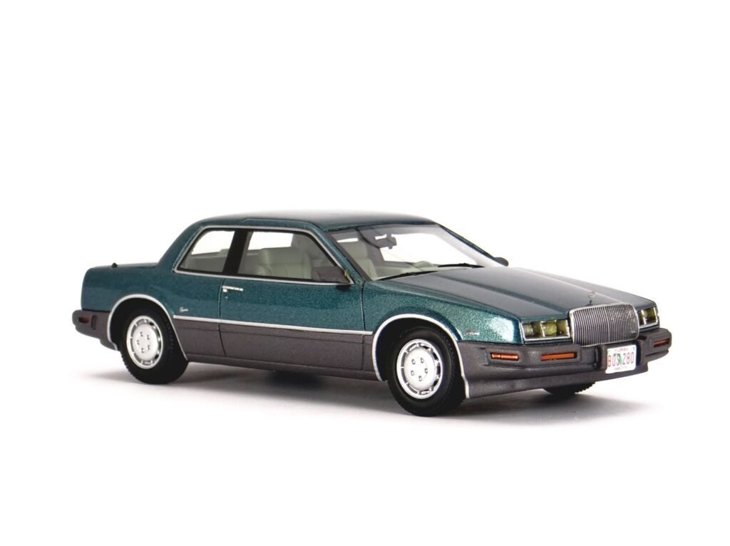 Buick Riviera 1988 resin model car 1:43 scale 