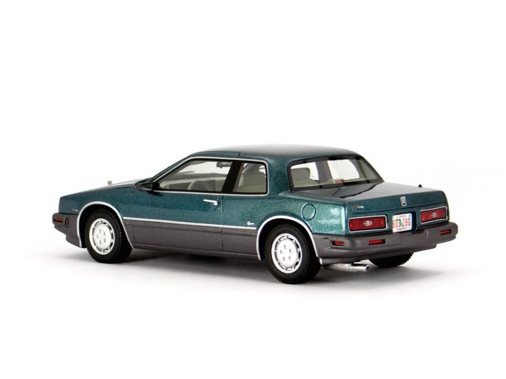 Buick Riviera 1988 resin model car 1:43 scale 