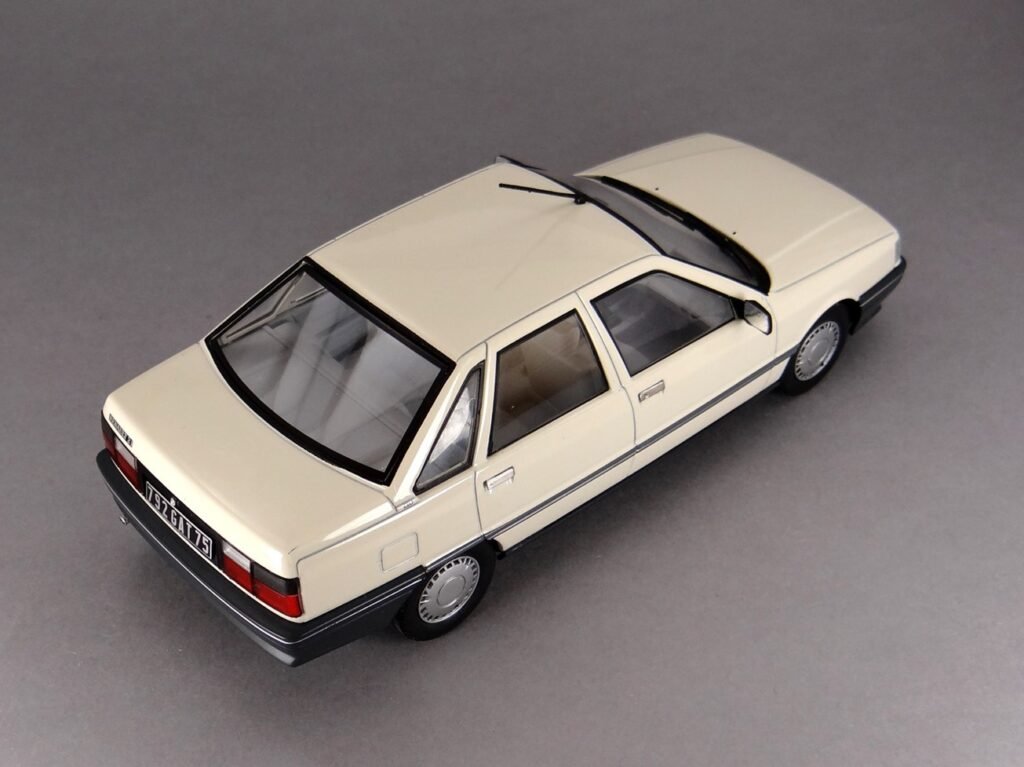 Renault 21 GTS 1986 IXO 1/24 scale model car