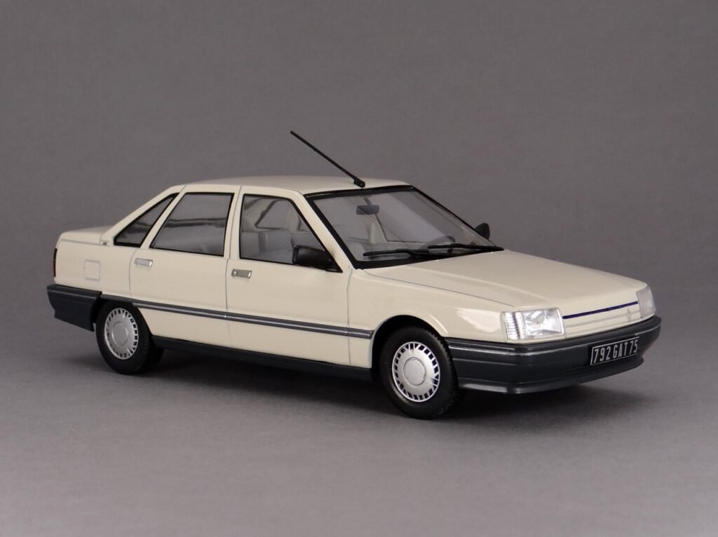 Renault 21 GTS 1986 IXO 1/24 scale model car