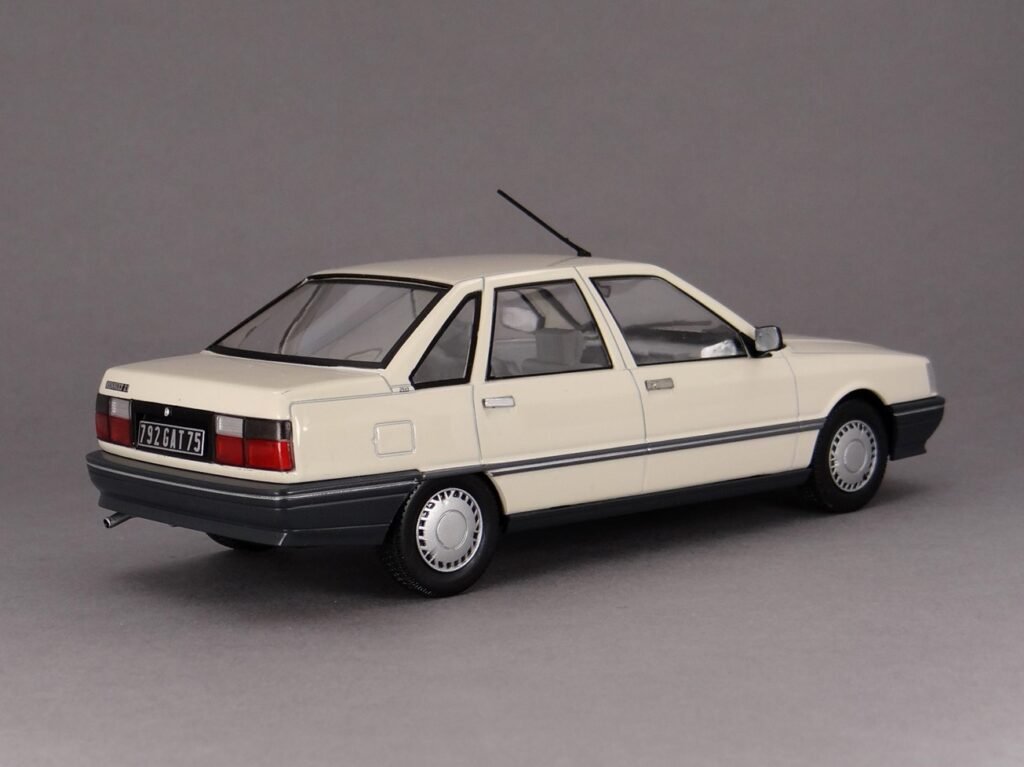 Renault 21 GTS 1986 IXO 1/24 scale model car