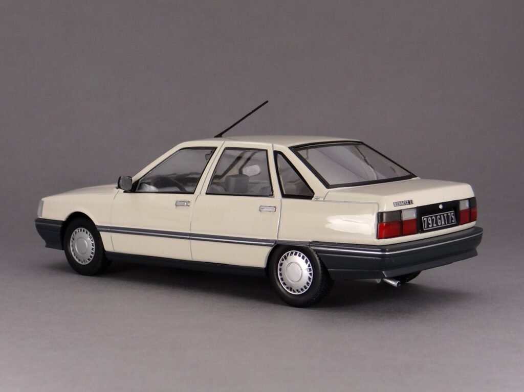 Renault 21 GTS 1986 IXO 1/24 scale model car