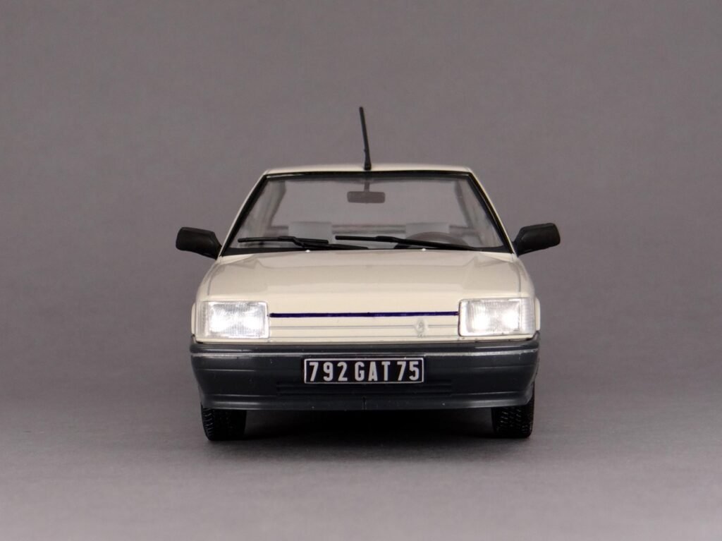 1/24 scale model car