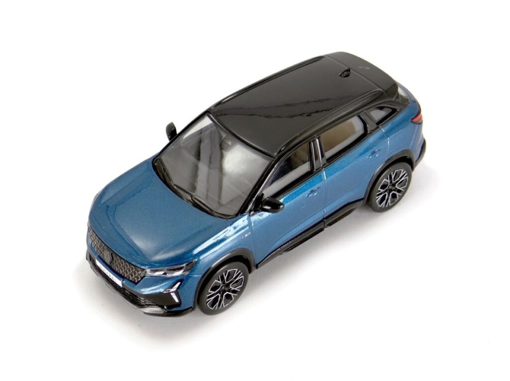 Renault Austral Esprit Alpine 2025 in Bleu Outremer. Diecast model car in 1/43 scale by Norev.