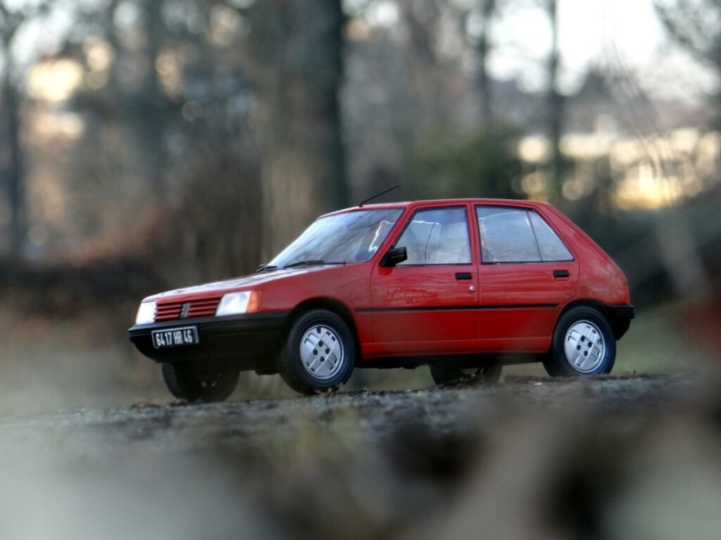 Peugeot 205 1983 1/18 diecast model car