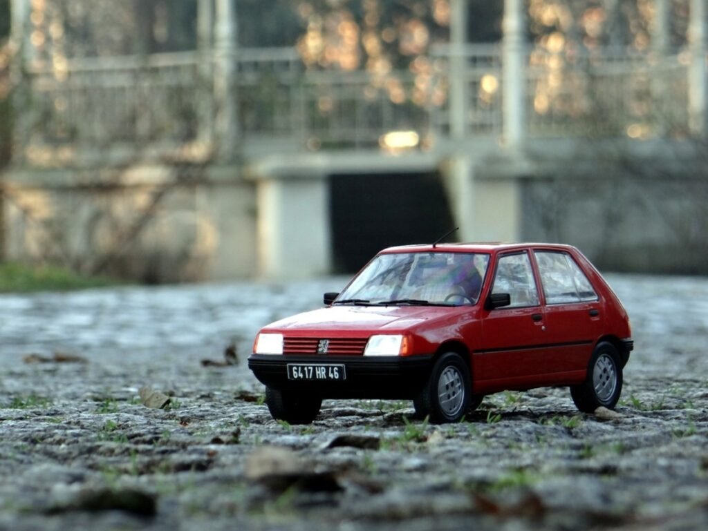 Peugeot 205 1983 1/18 diecast model car