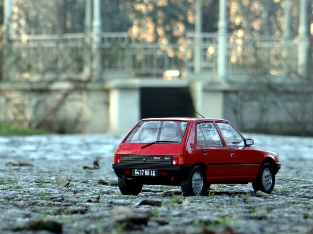 Peugeot 205 1983 1/18 diecast model car