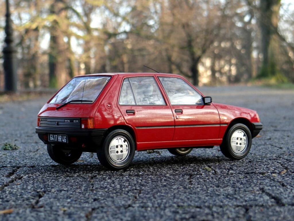 Peugeot 205 1983 1/18 diecast model car