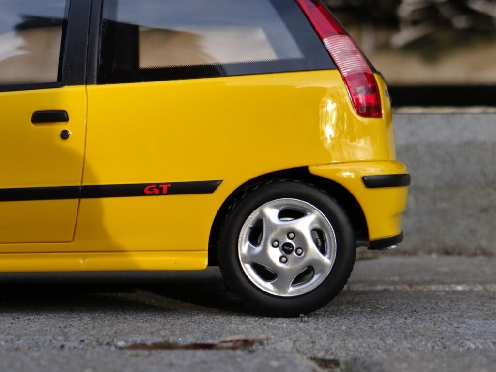 Laudoracing Models, 1/18 scale resin model car