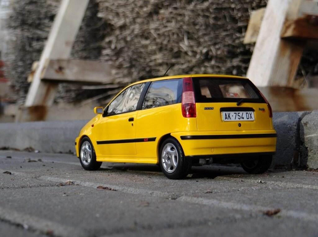 Fiat Punto GT 1996 Laudoracing 1/18 scale resin model car