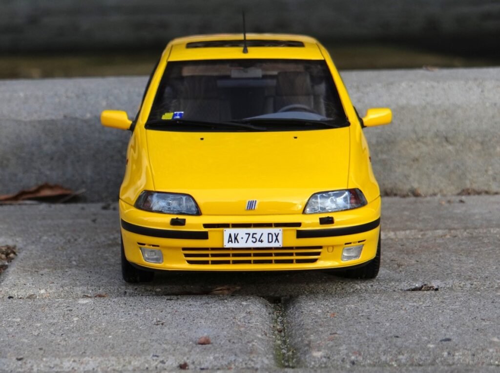 Laudoracing Models, 1/18 scale resin model car