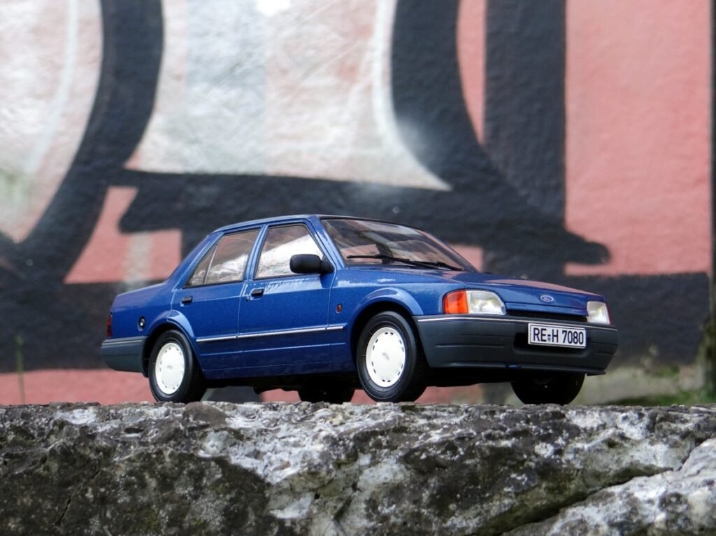 Ford Orion II 1986, MCG 1/18 scale model car