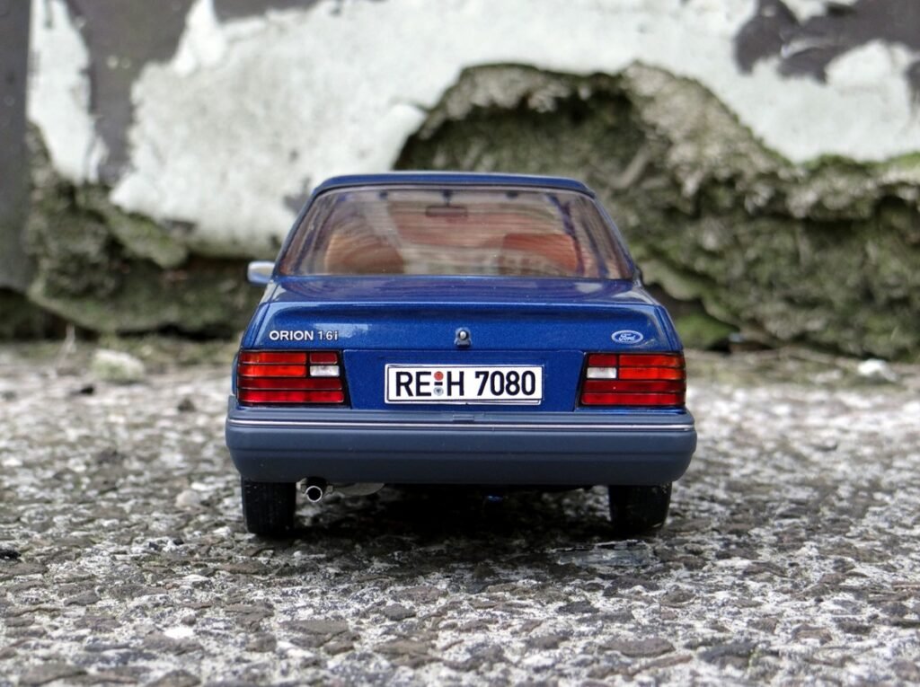 MCG 1/18 scale model car