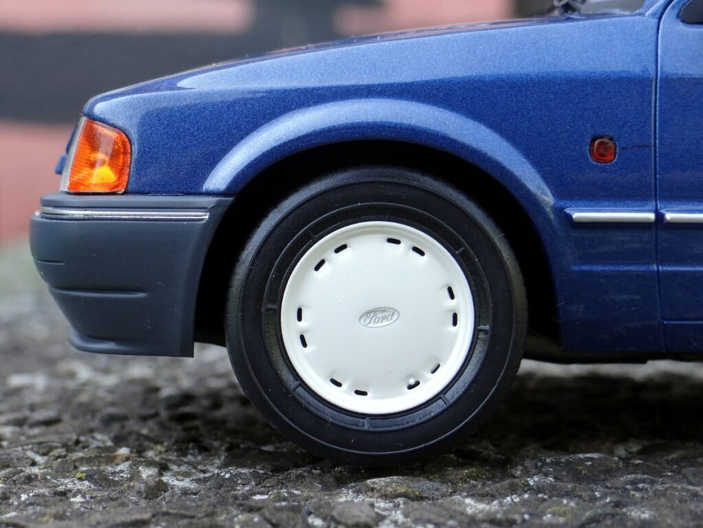 MCG 1/18 scale model car