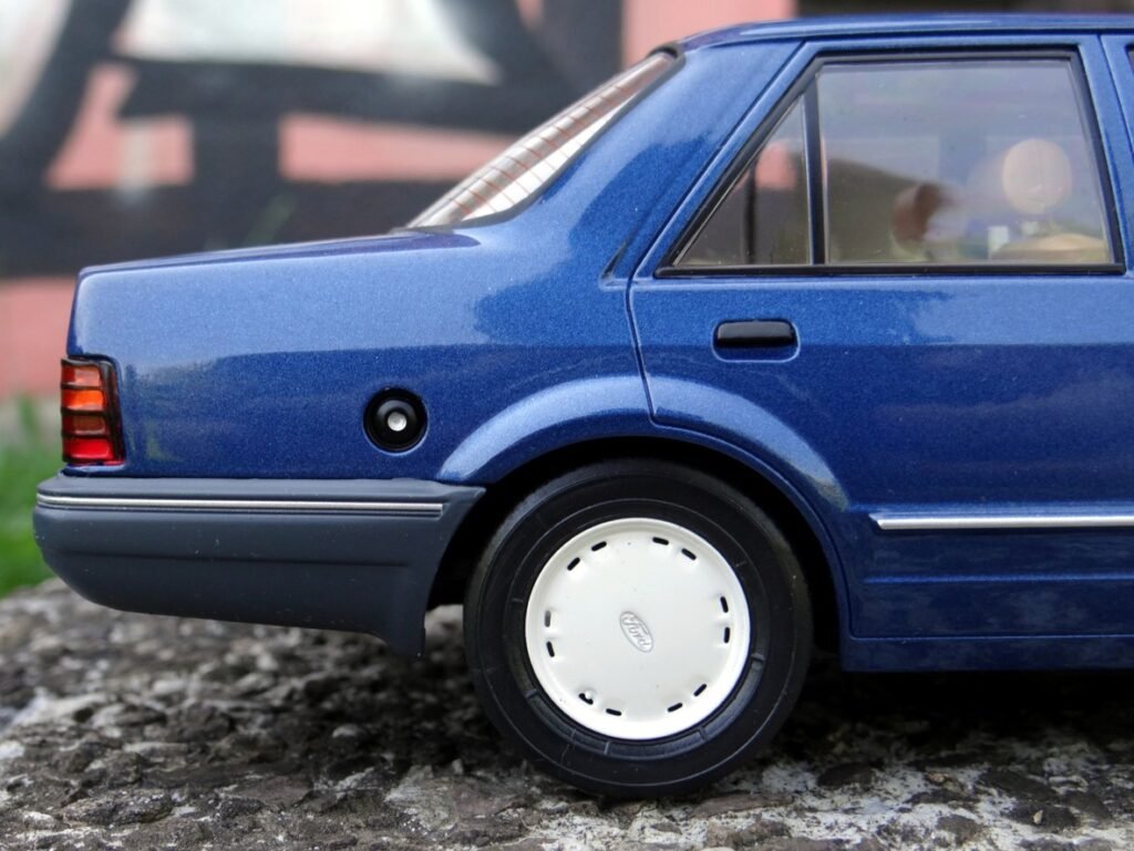 MCG 1/18 scale model car