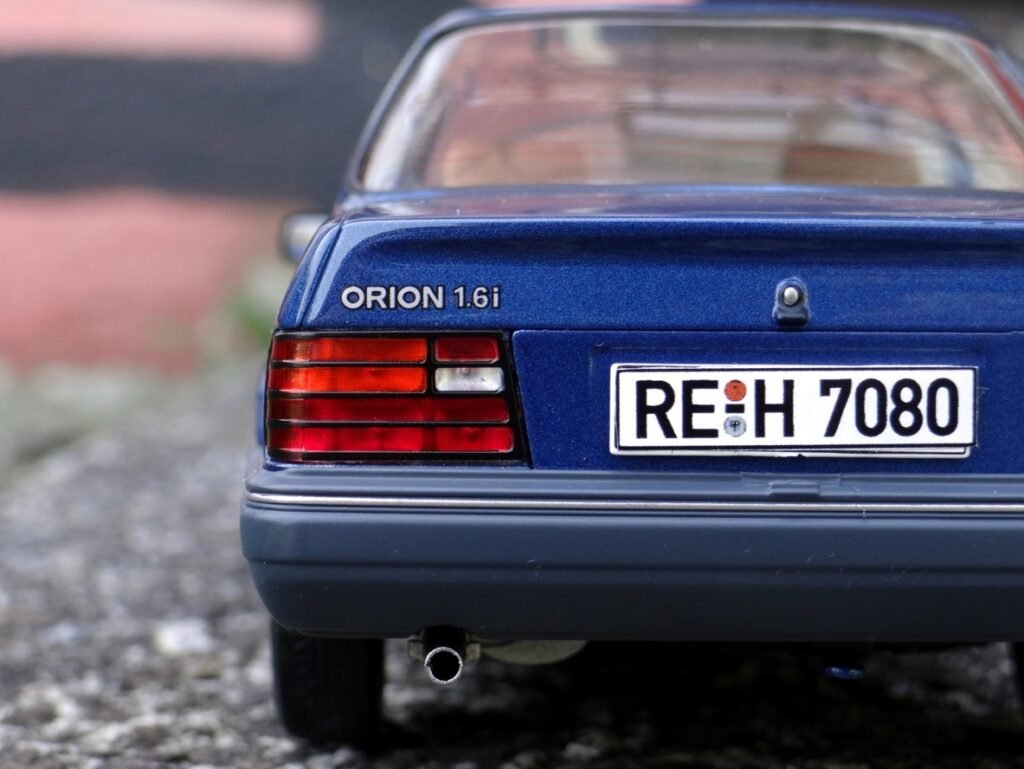 Ford Orion II 1986, MCG 1/18 scale model car