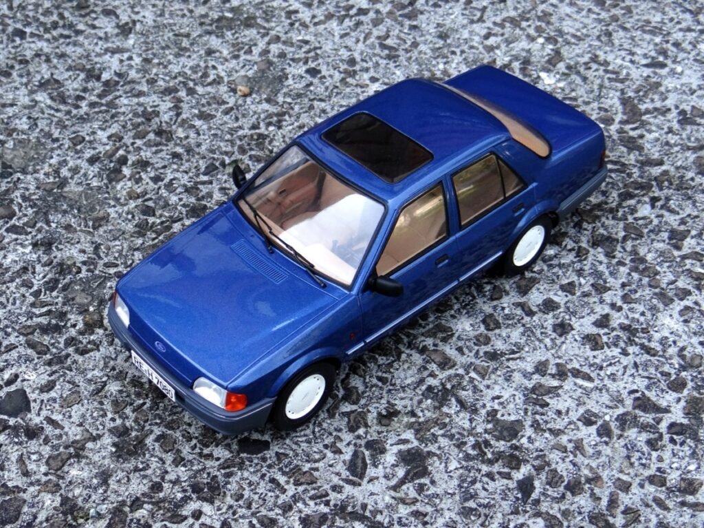 MCG 1/18 scale model car