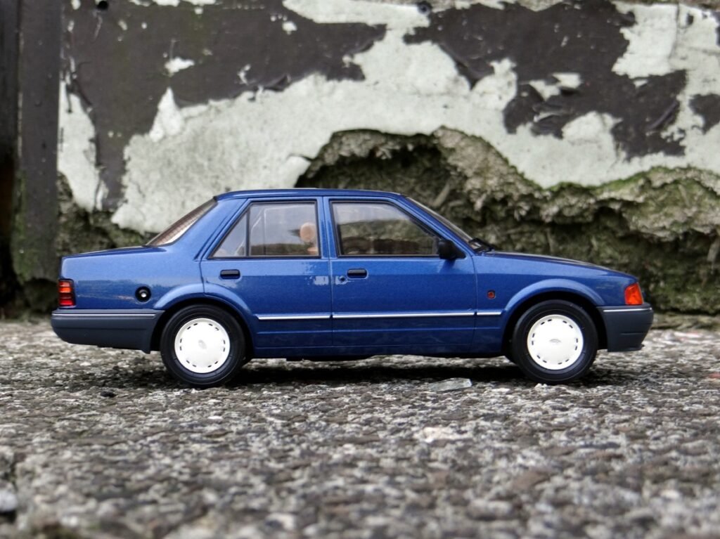 MCG 1/18 scale model car