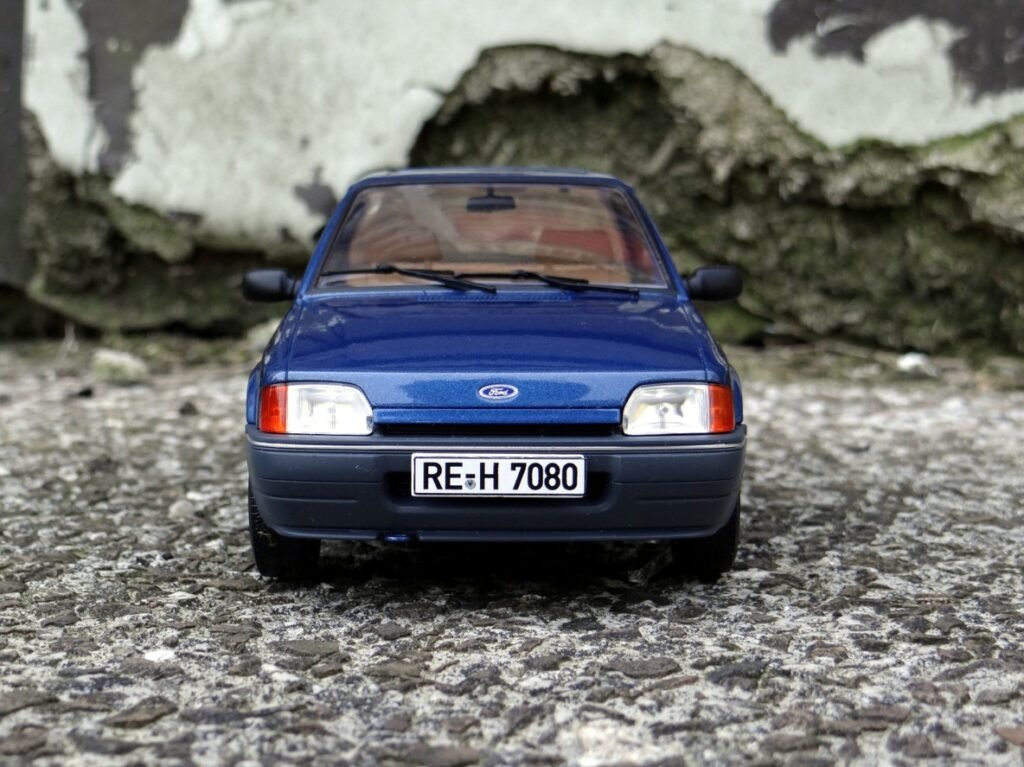 MCG 1/18 scale model car