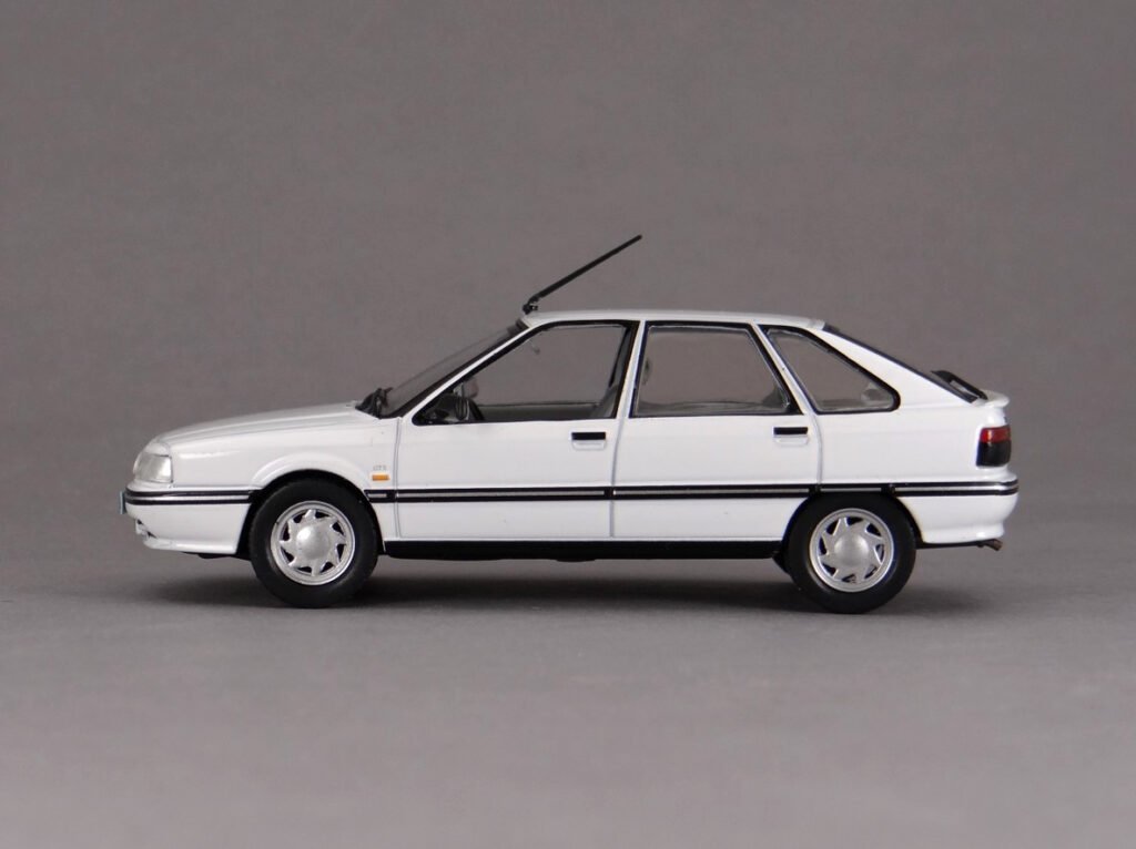 1/43 scale diecast model car