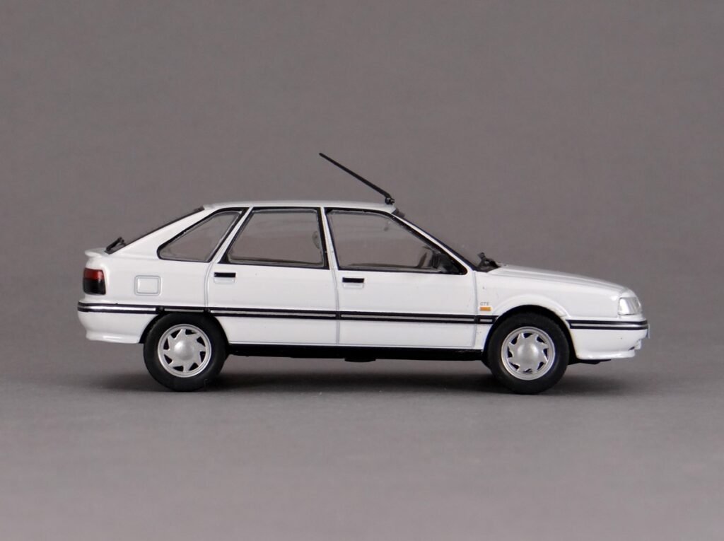 1/43 scale diecast model car