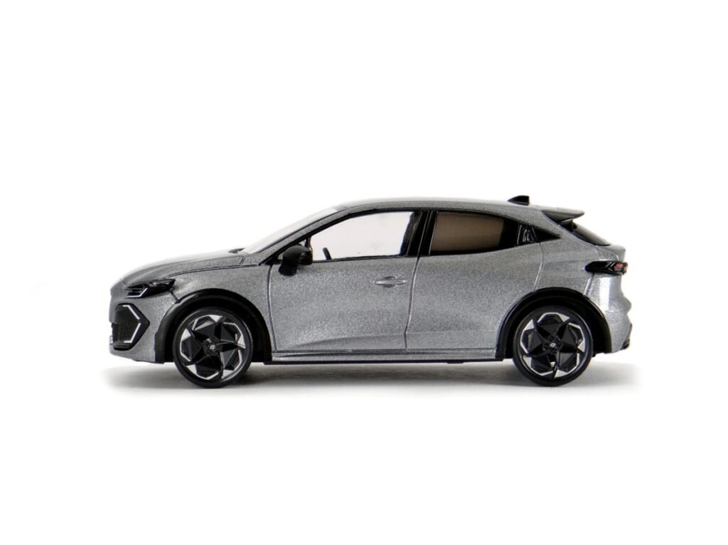1/43 scale diecast model car