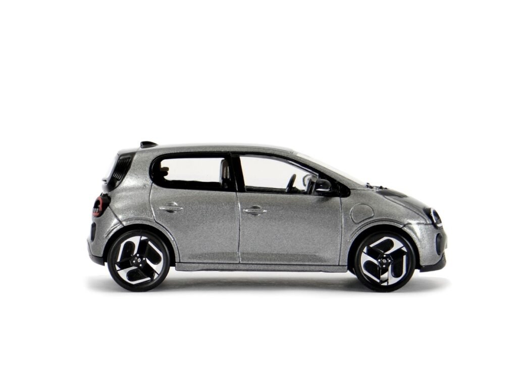 1/43 scale diecast model car
