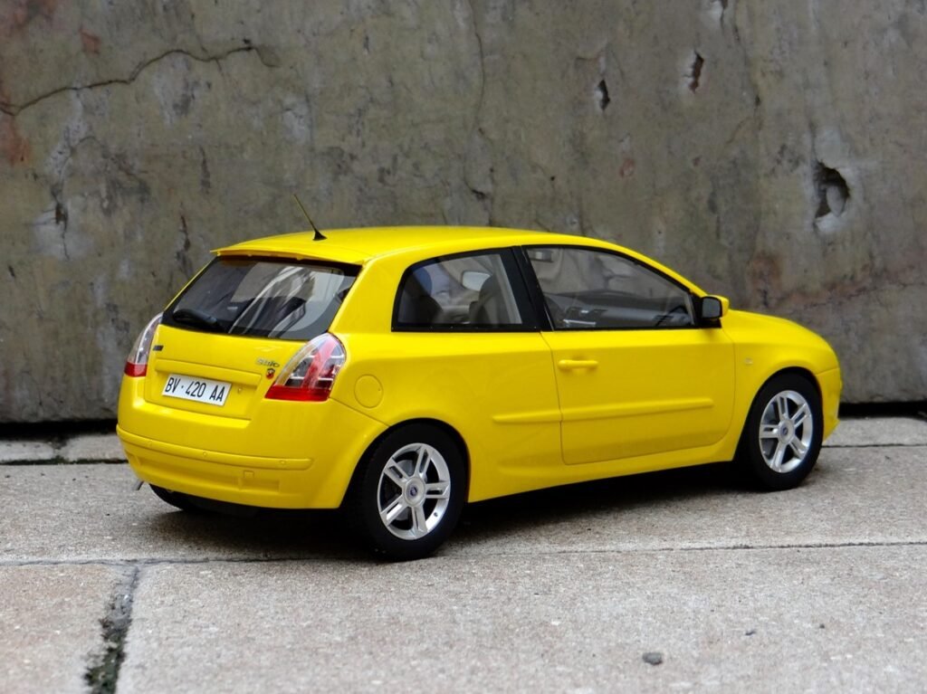 Fiat Stilo Abarth 2.4 20V 2001, Mitica 1/18 scale resin model car
