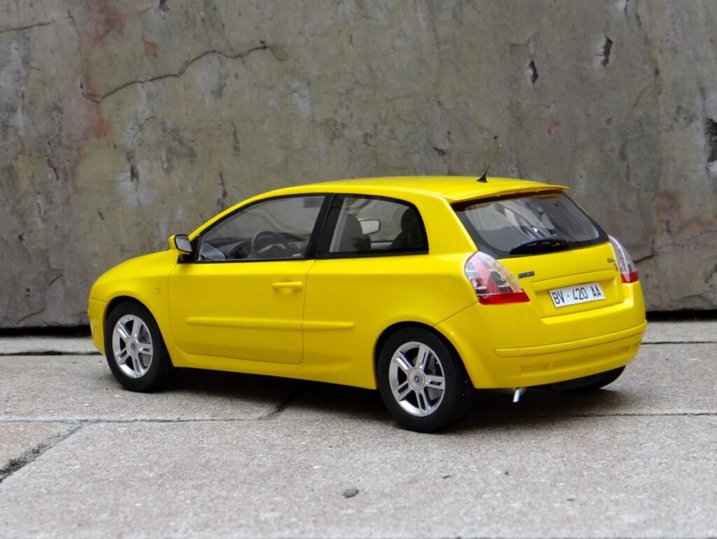 Fiat Stilo Abarth 2.4 20V 2001, Mitica 1/18 scale resin model car